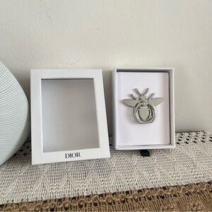 Dior silver bee phone ring holder